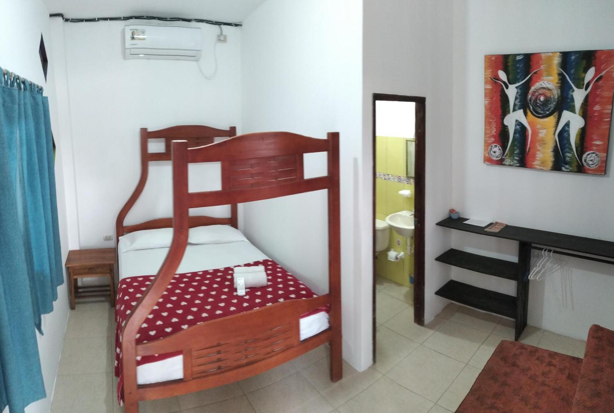 Hostal Casa Taisha มอนตาญิตาร์ ภายนอก รูปภาพ
