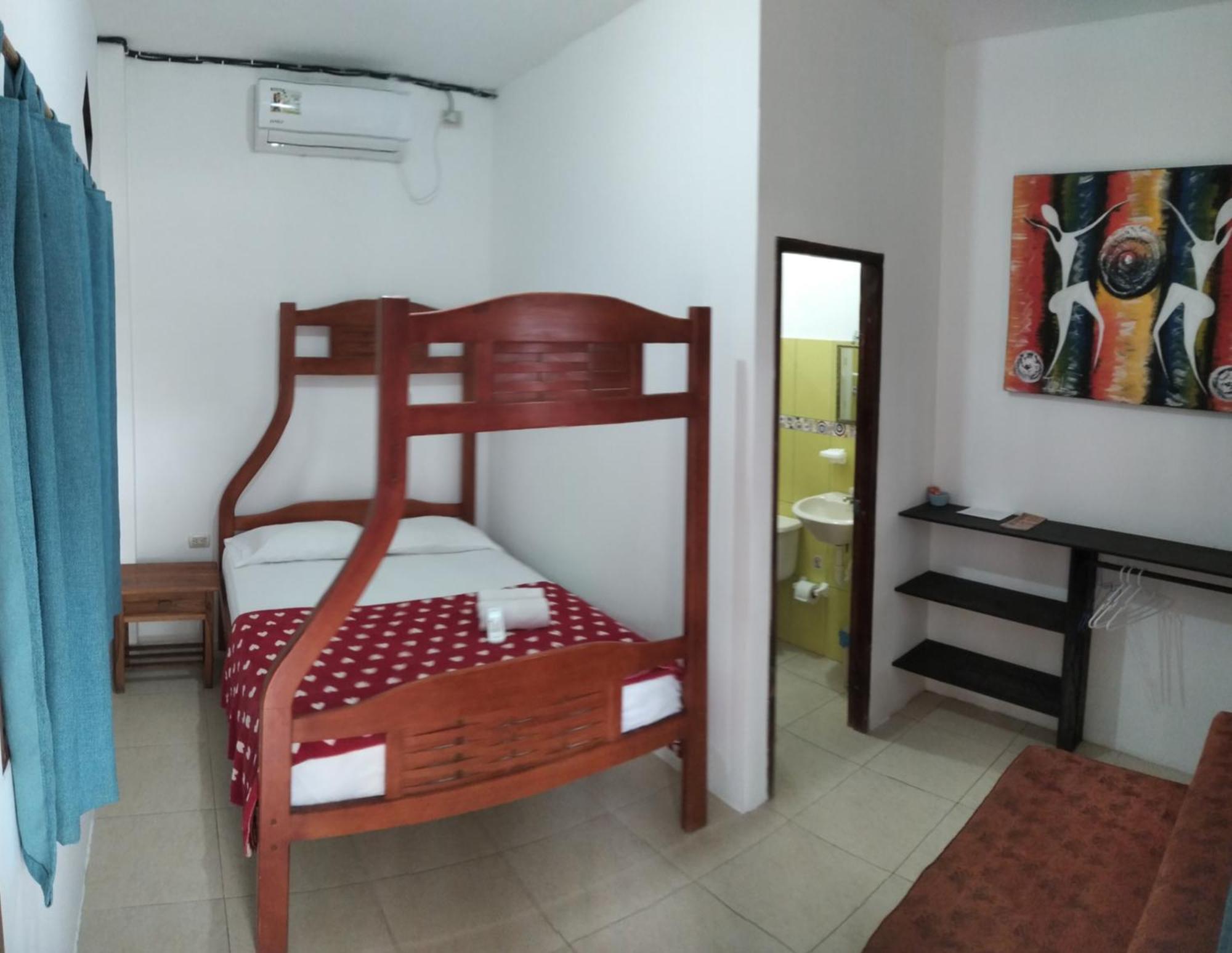Hostal Casa Taisha มอนตาญิตาร์ ภายนอก รูปภาพ