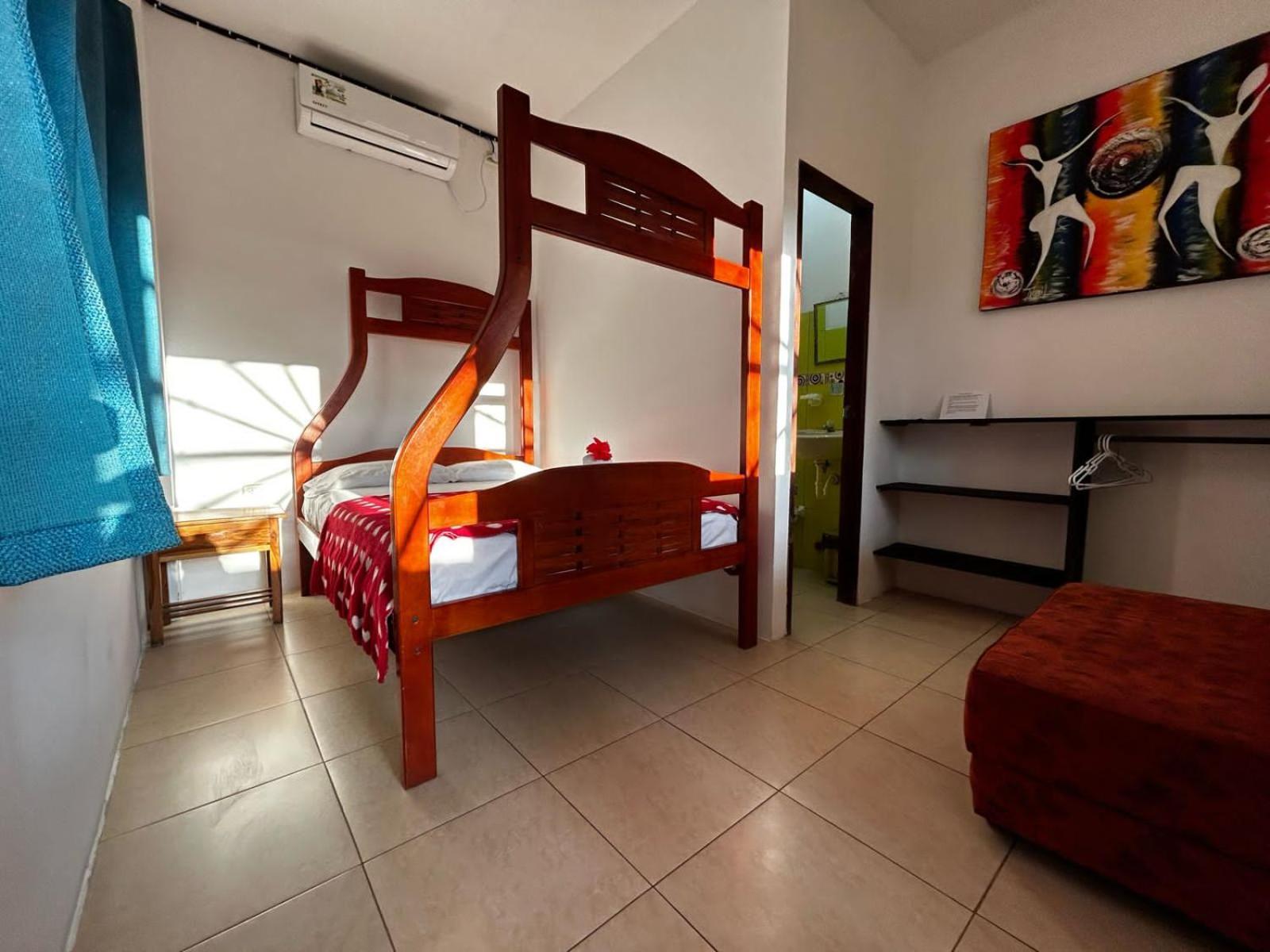 Hostal Casa Taisha มอนตาญิตาร์ ภายนอก รูปภาพ