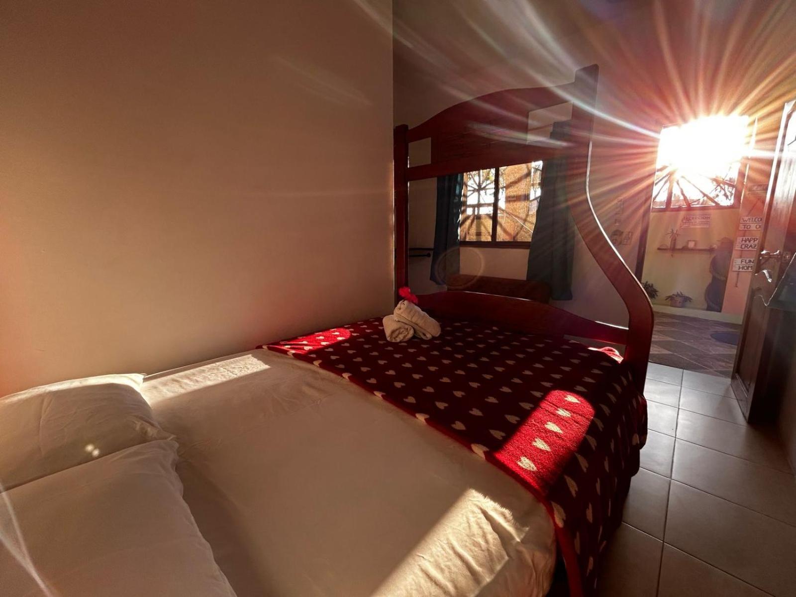 Hostal Casa Taisha มอนตาญิตาร์ ภายนอก รูปภาพ