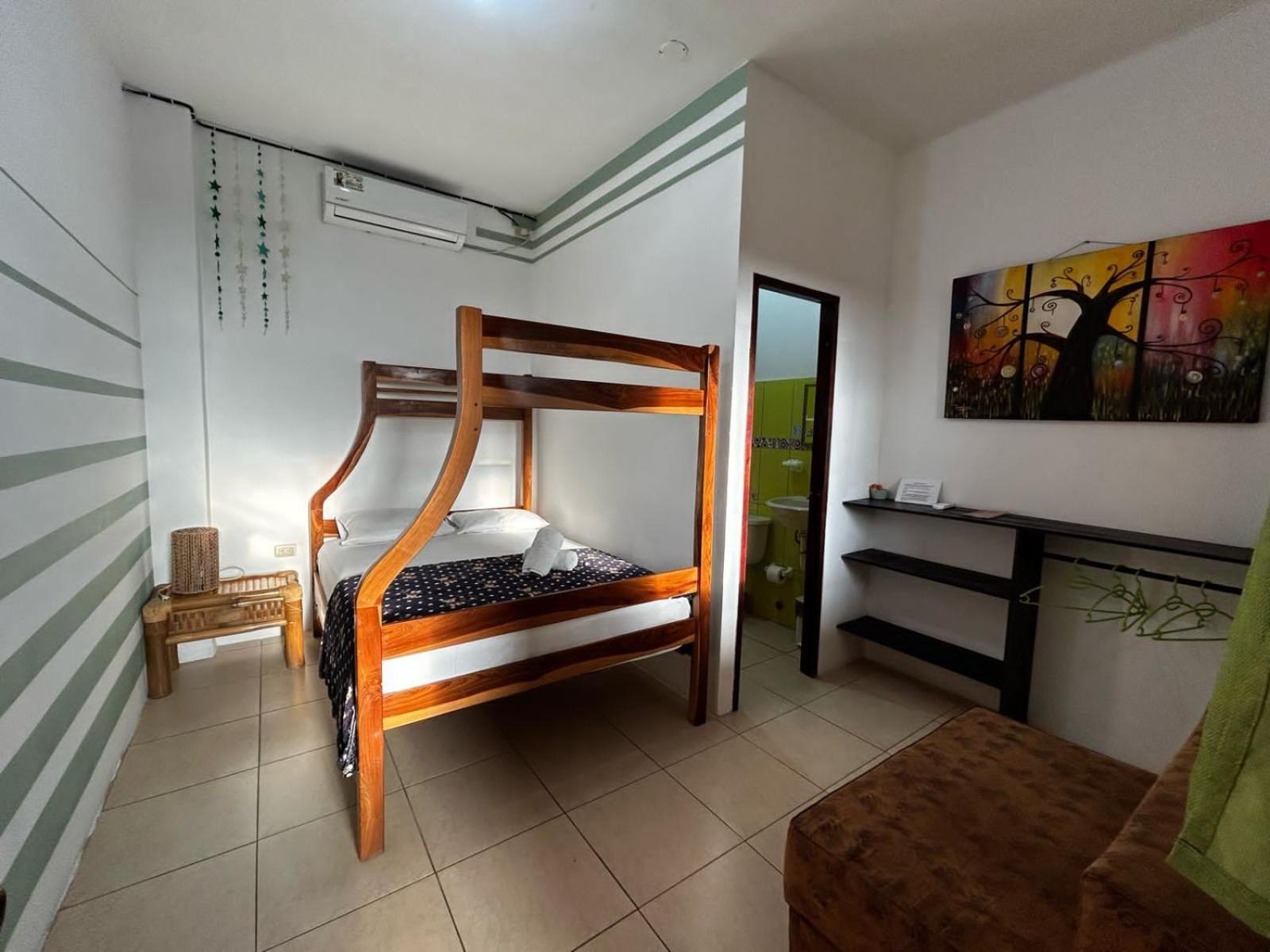 Hostal Casa Taisha มอนตาญิตาร์ ภายนอก รูปภาพ