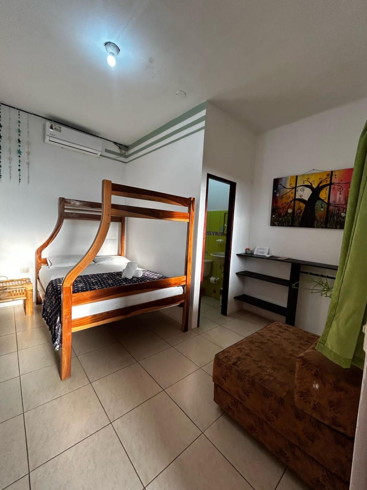 Hostal Casa Taisha มอนตาญิตาร์ ภายนอก รูปภาพ