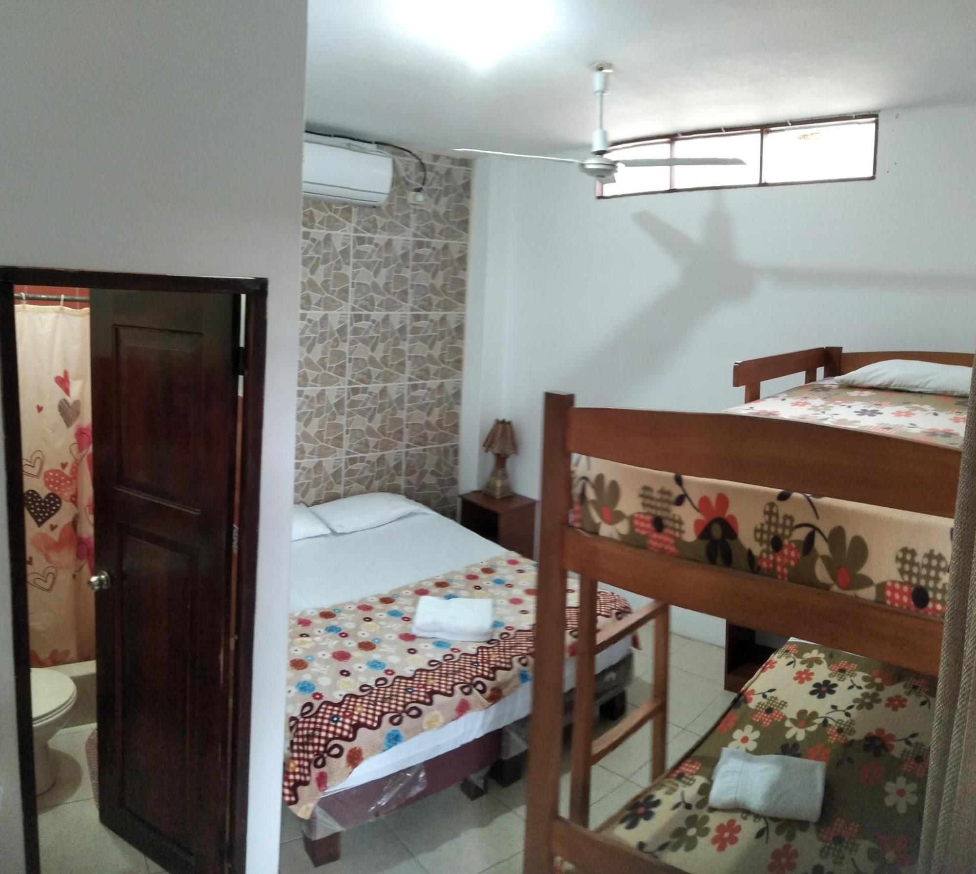 Hostal Casa Taisha มอนตาญิตาร์ ภายนอก รูปภาพ