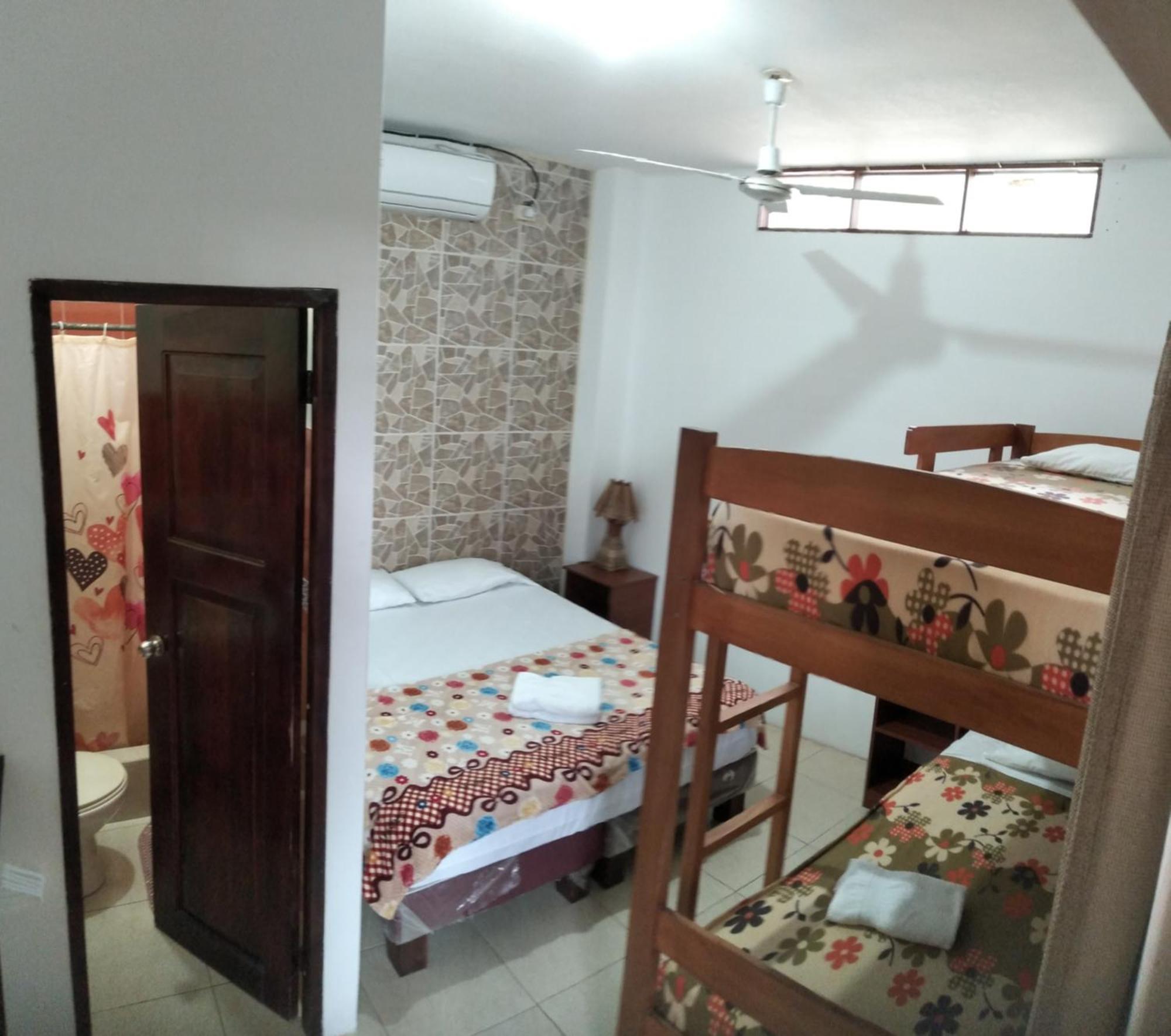 Hostal Casa Taisha มอนตาญิตาร์ ภายนอก รูปภาพ