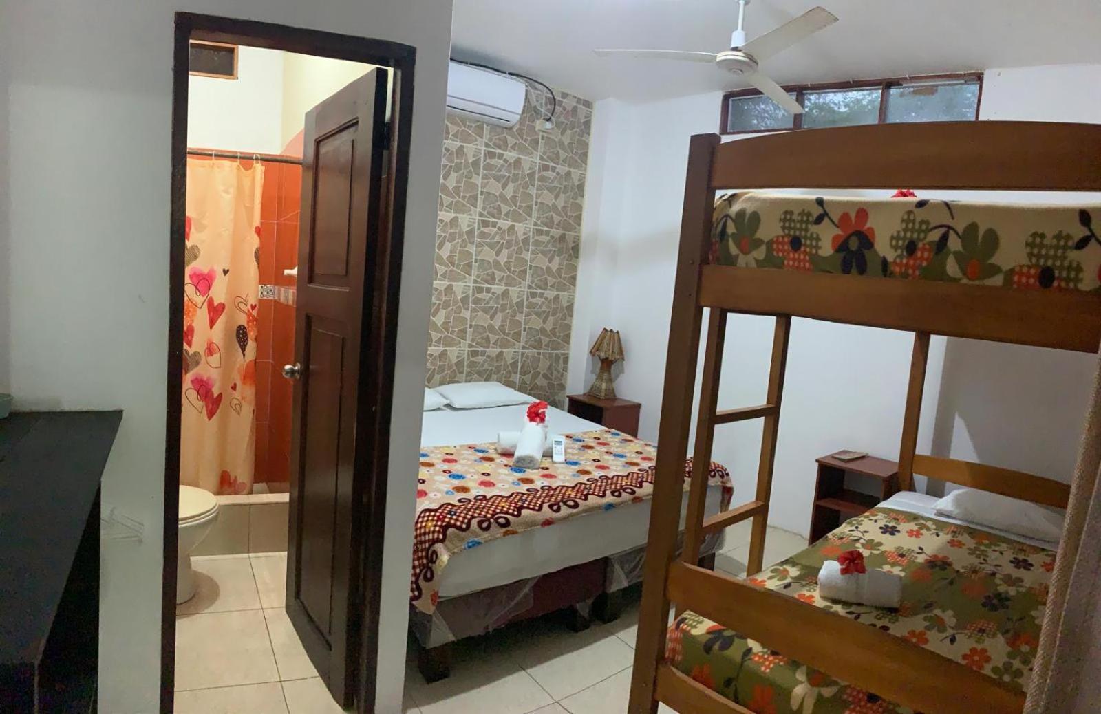 Hostal Casa Taisha มอนตาญิตาร์ ภายนอก รูปภาพ
