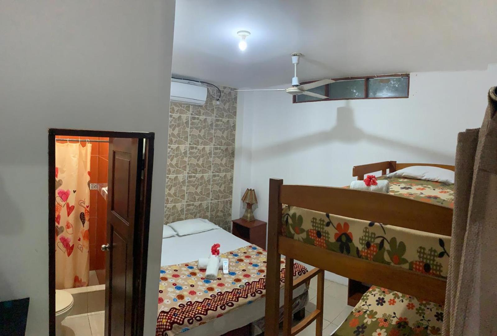 Hostal Casa Taisha มอนตาญิตาร์ ภายนอก รูปภาพ