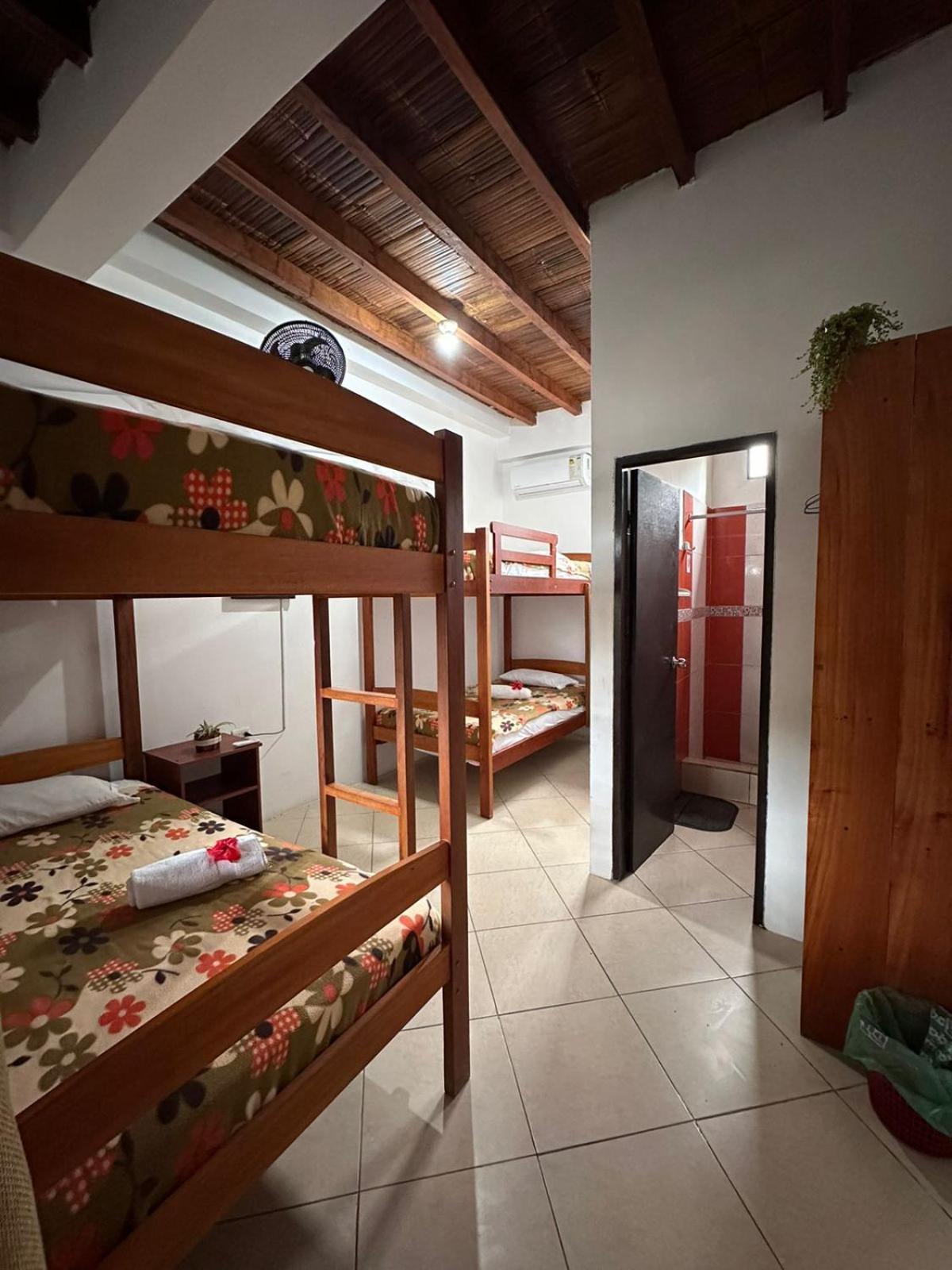 Hostal Casa Taisha มอนตาญิตาร์ ภายนอก รูปภาพ