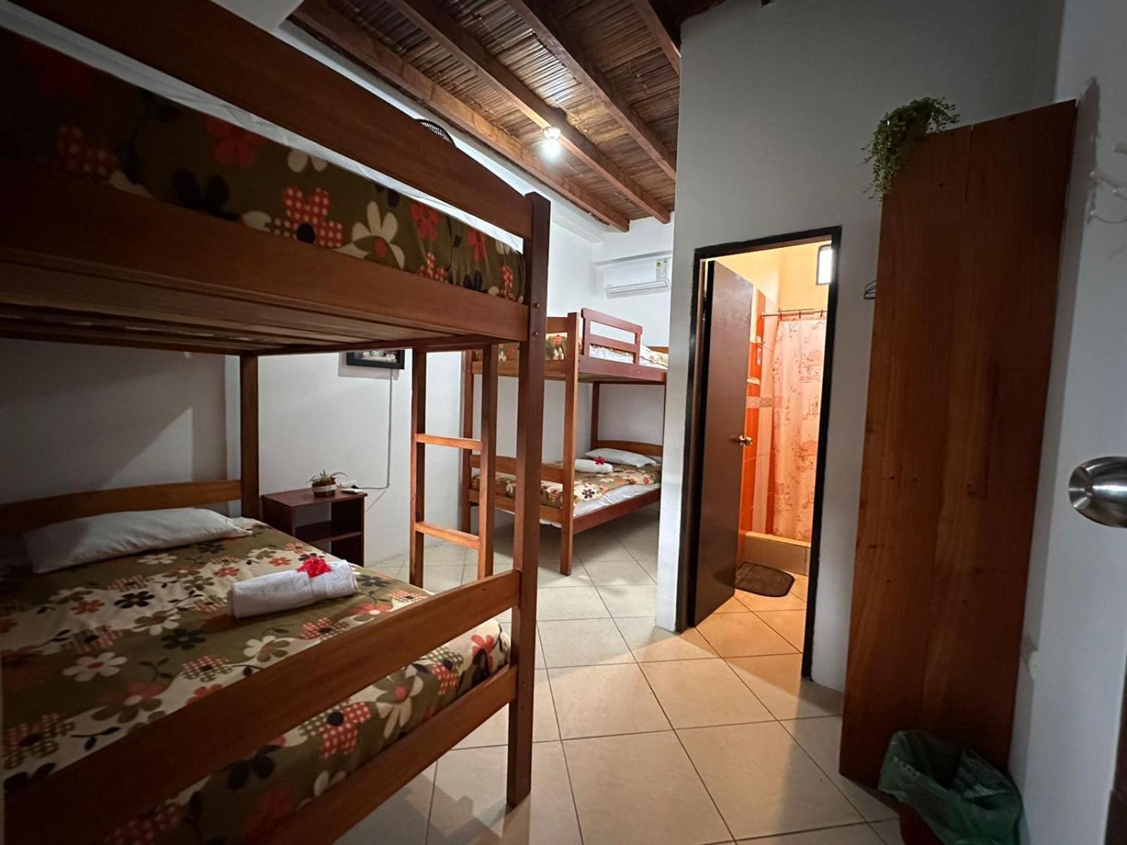 Hostal Casa Taisha มอนตาญิตาร์ ภายนอก รูปภาพ