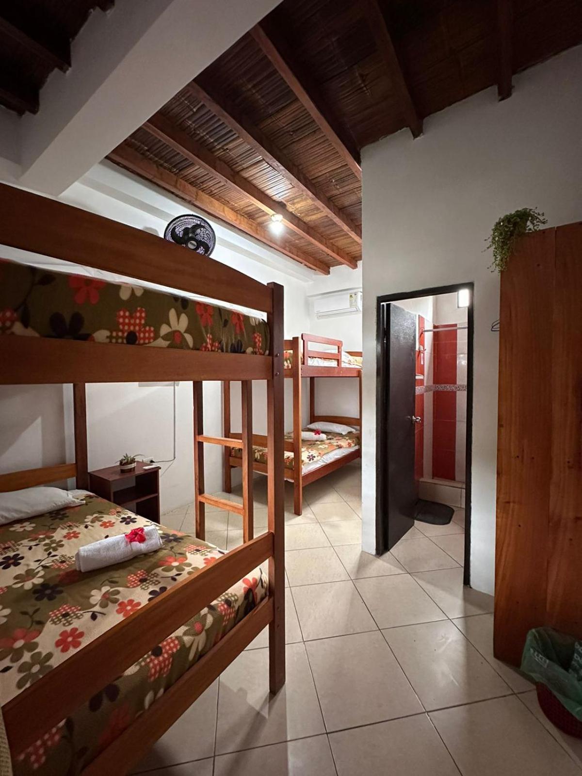 Hostal Casa Taisha มอนตาญิตาร์ ภายนอก รูปภาพ