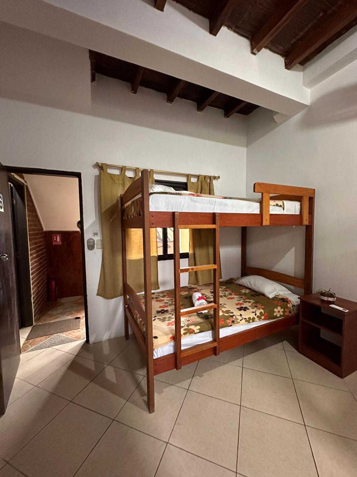 Hostal Casa Taisha มอนตาญิตาร์ ภายนอก รูปภาพ