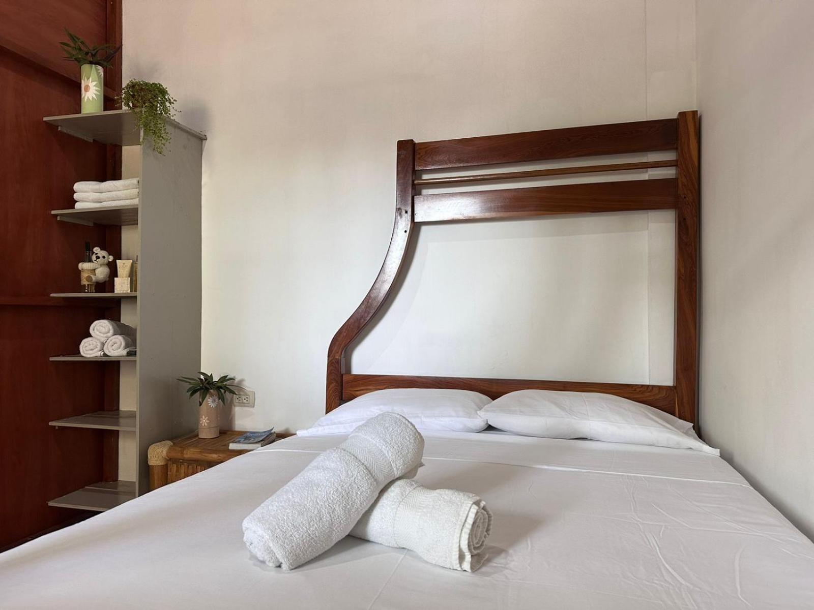 Hostal Casa Taisha มอนตาญิตาร์ ภายนอก รูปภาพ