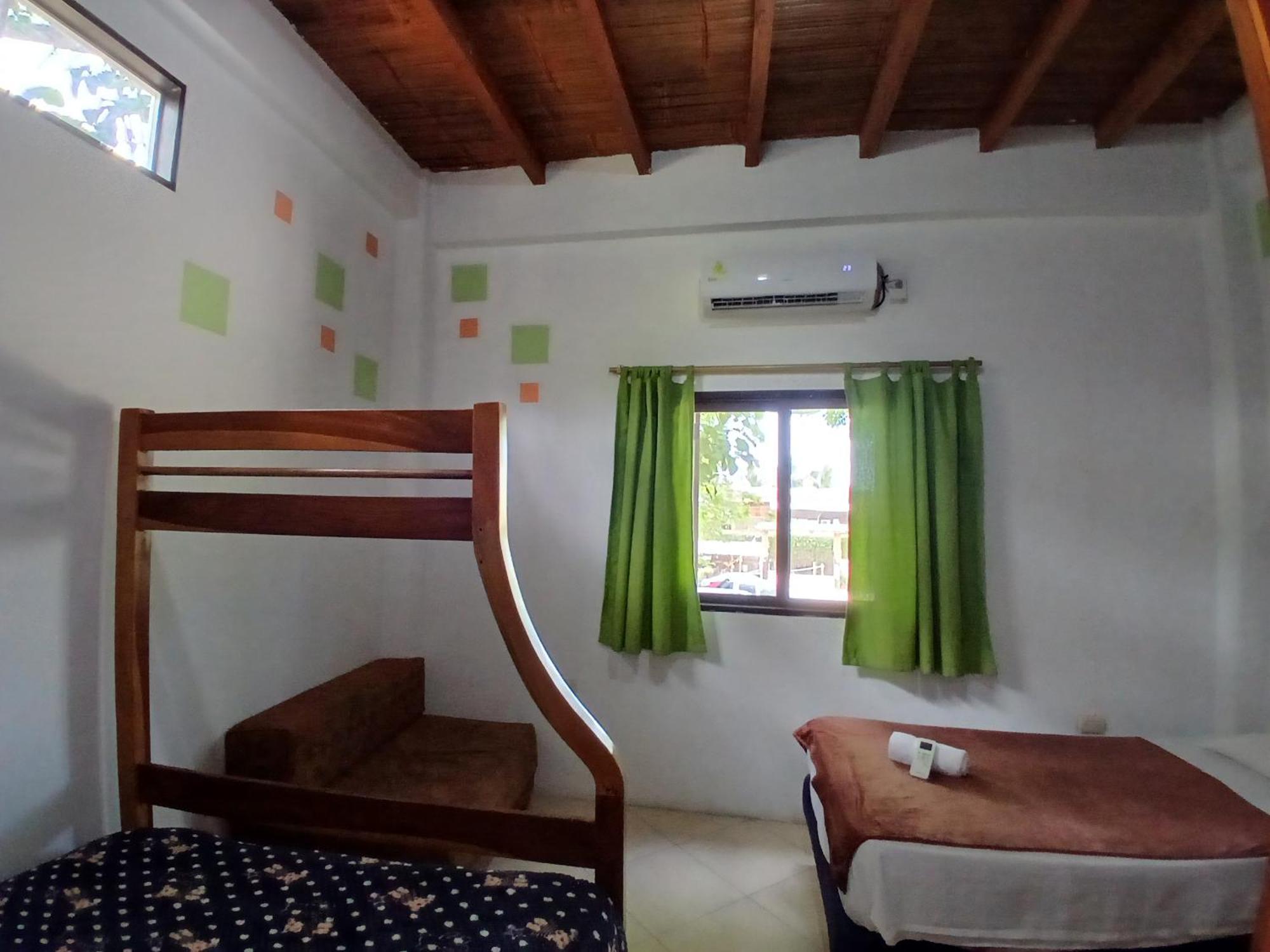 Hostal Casa Taisha มอนตาญิตาร์ ภายนอก รูปภาพ