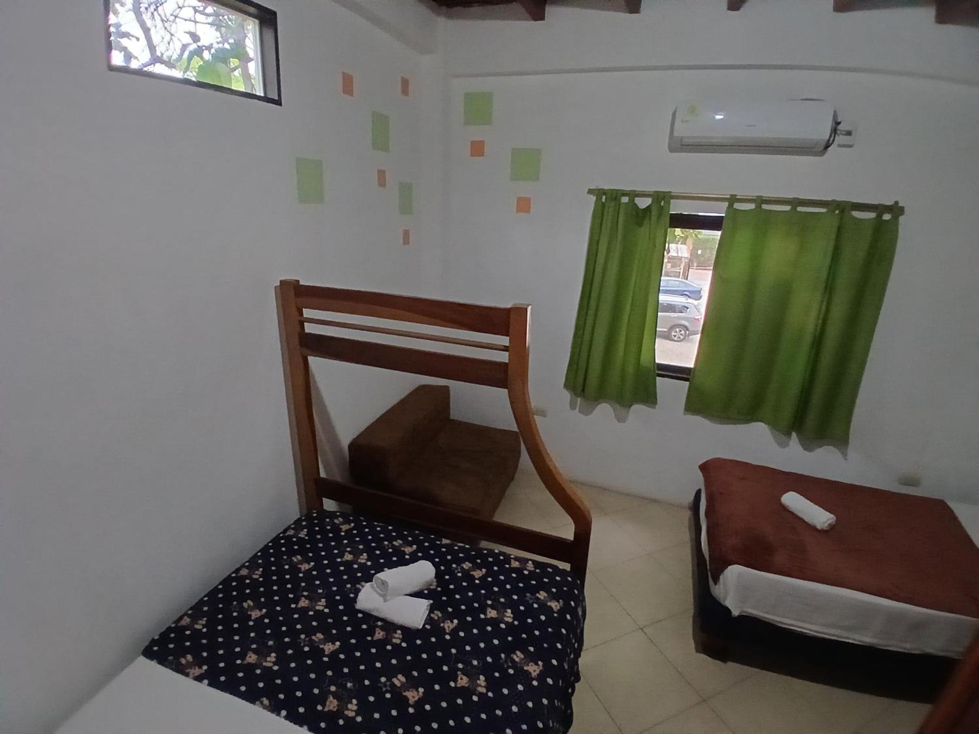 Hostal Casa Taisha มอนตาญิตาร์ ภายนอก รูปภาพ